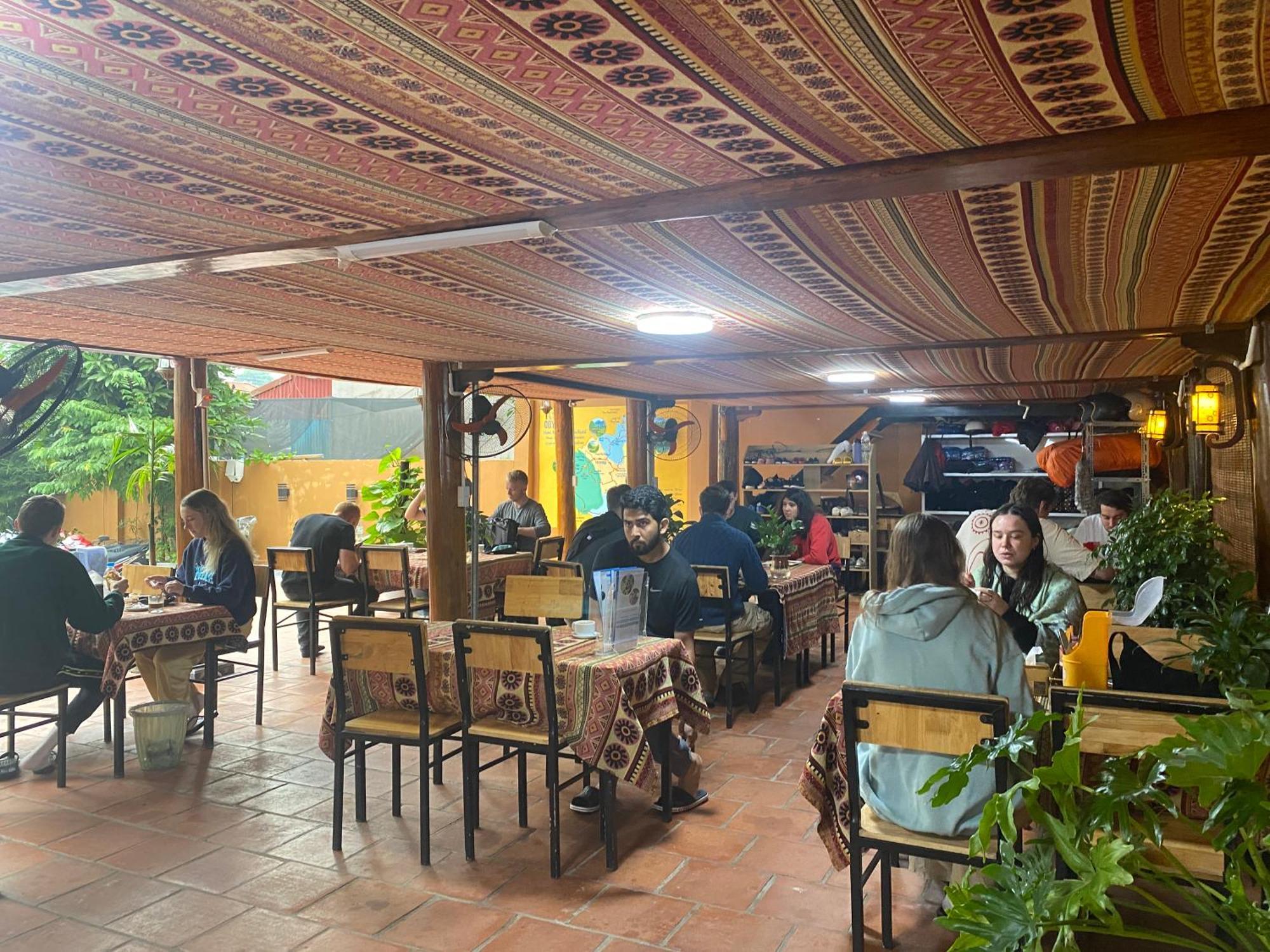 Odyssey Hostel, Tours & Motorbikes Rental Хазянг Экстерьер фото