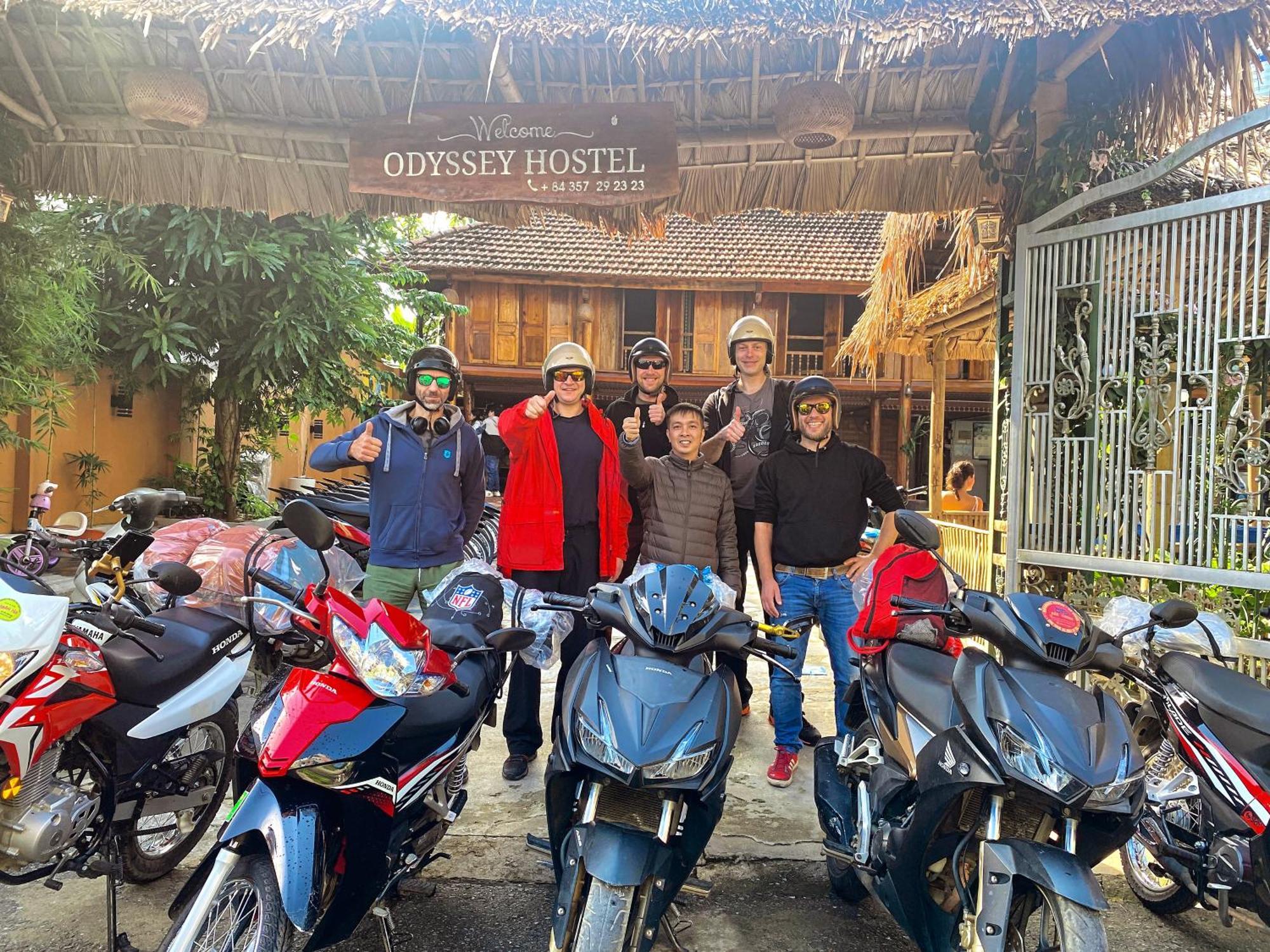 Odyssey Hostel, Tours & Motorbikes Rental Хазянг Экстерьер фото
