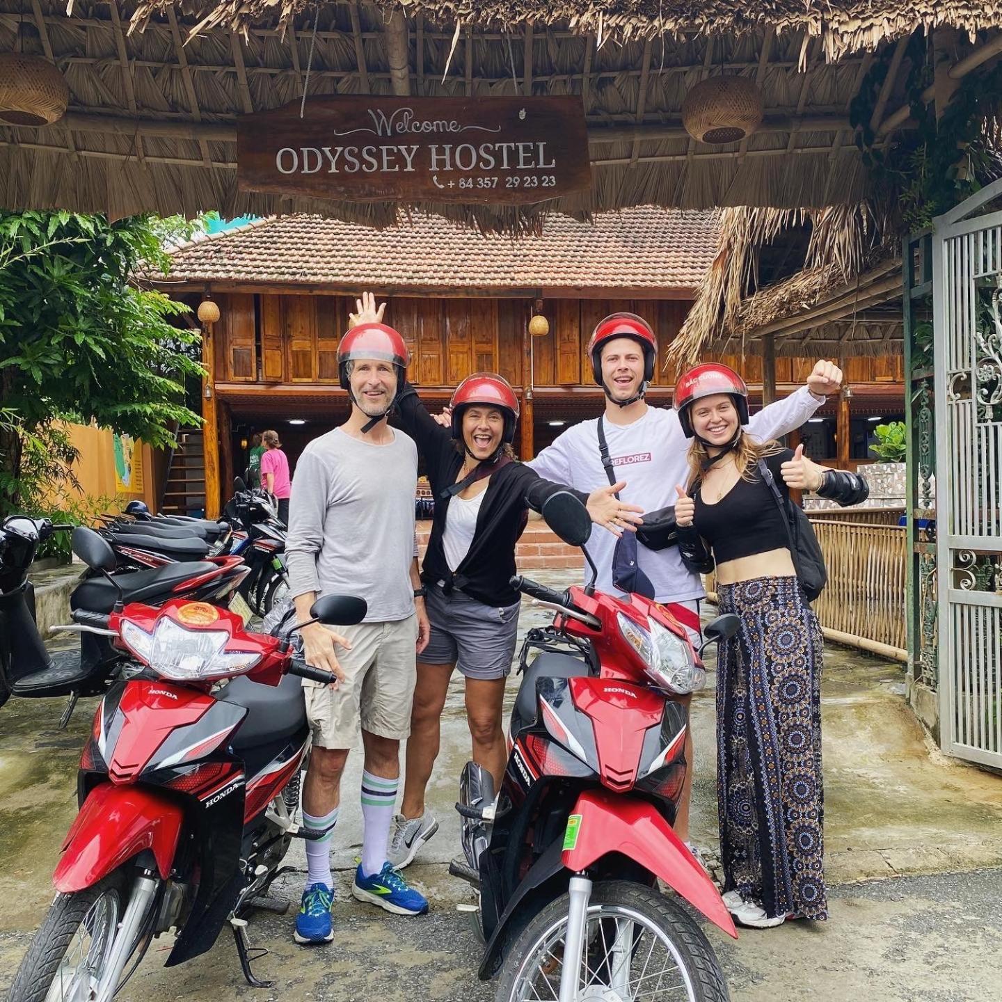 Odyssey Hostel, Tours & Motorbikes Rental Хазянг Экстерьер фото