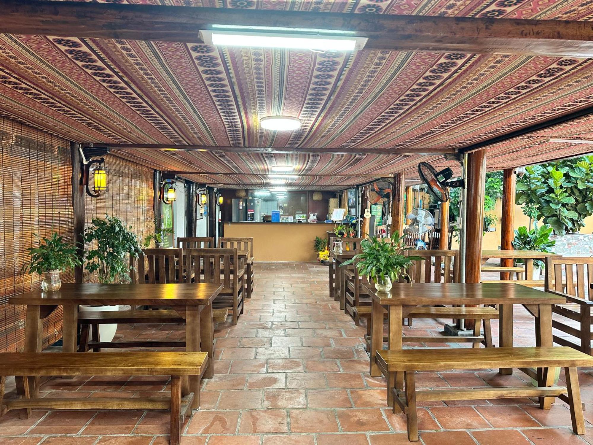 Odyssey Hostel, Tours & Motorbikes Rental Хазянг Экстерьер фото